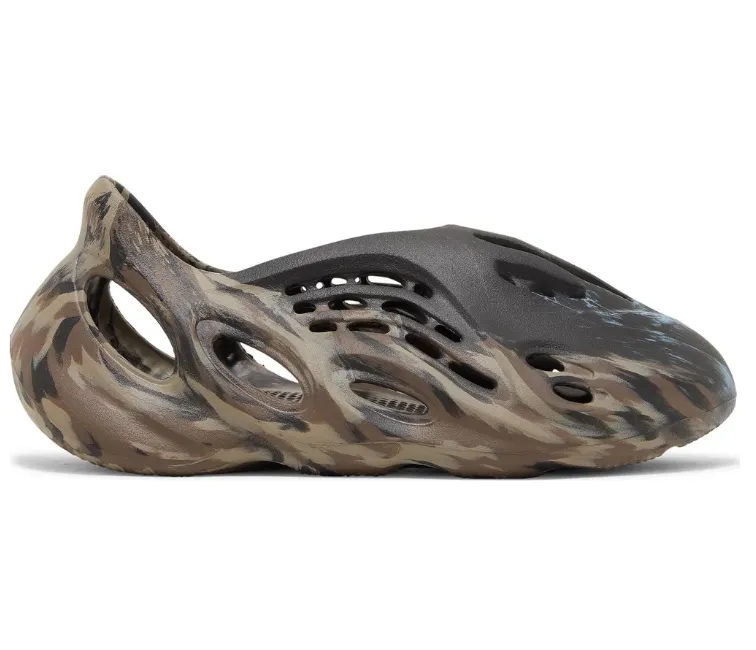 Hill training Adidas Yeezy Foam Runner (MX Cinder)