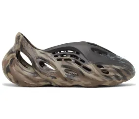 Hill training Adidas Yeezy Foam Runner (MX Cinder)