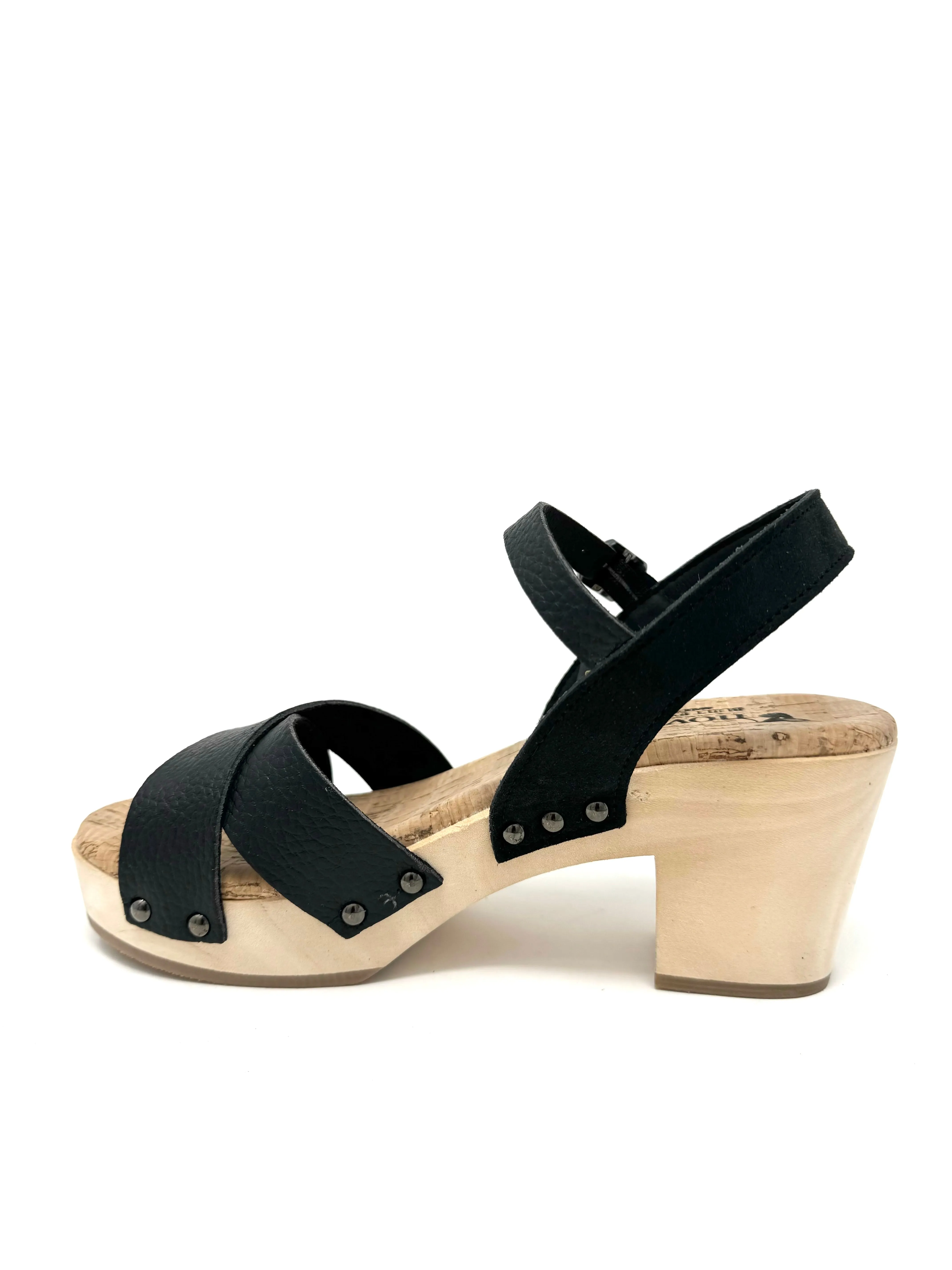 Anytime Fit Cutout Chloe Clog in Black from Novacas