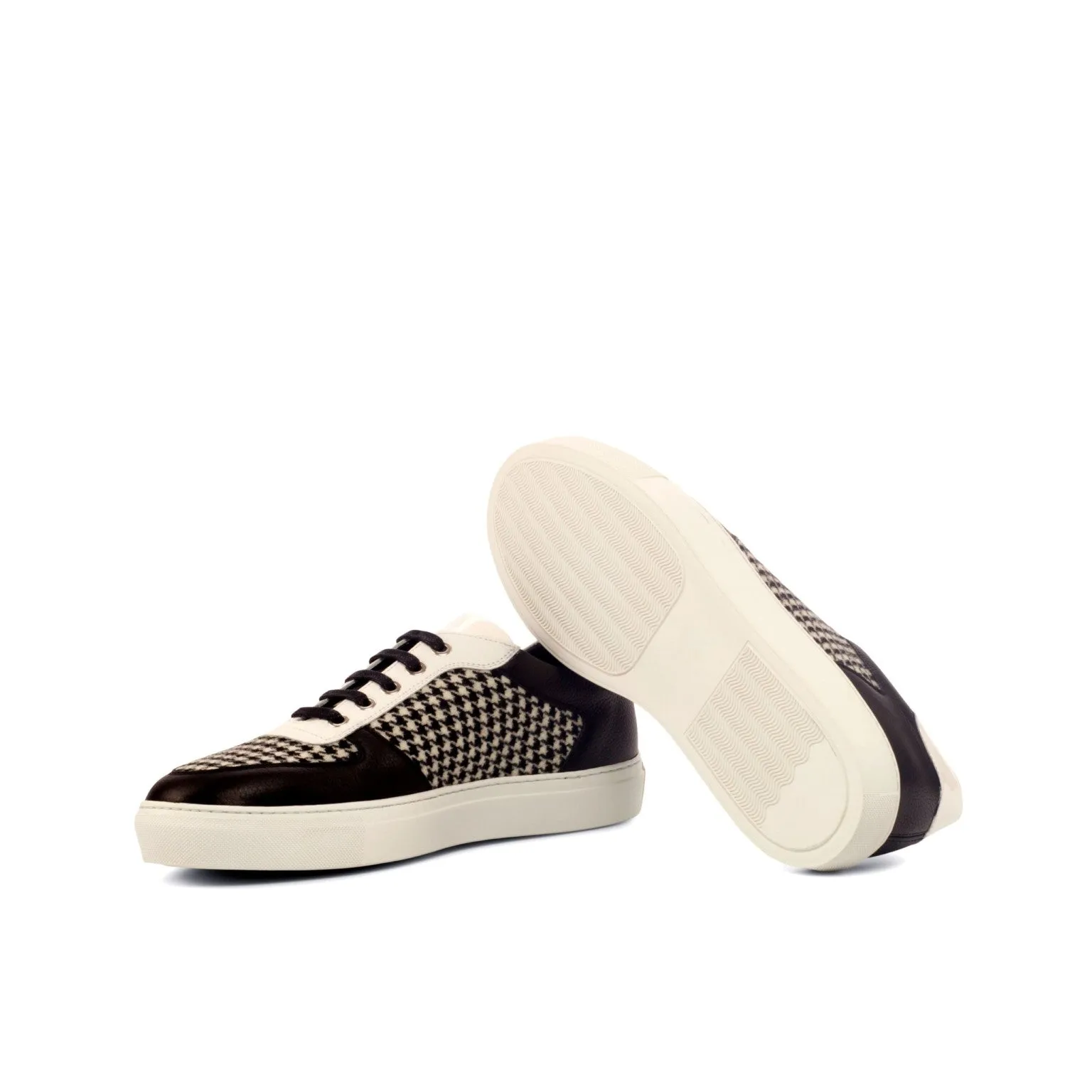 Black & White Houndstooth Low-Top Sneakers Soft Shell Fashion-Forward Look
