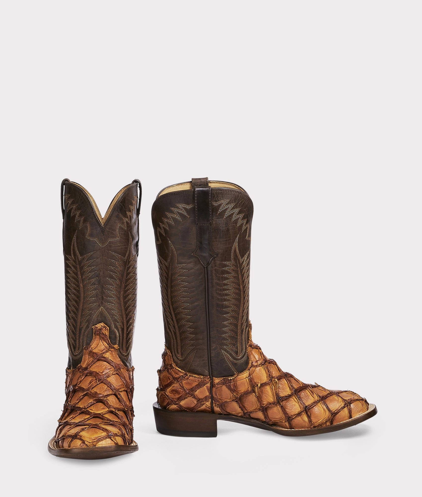 Brooks :: Cognac   Chocolate Versatile use All Season