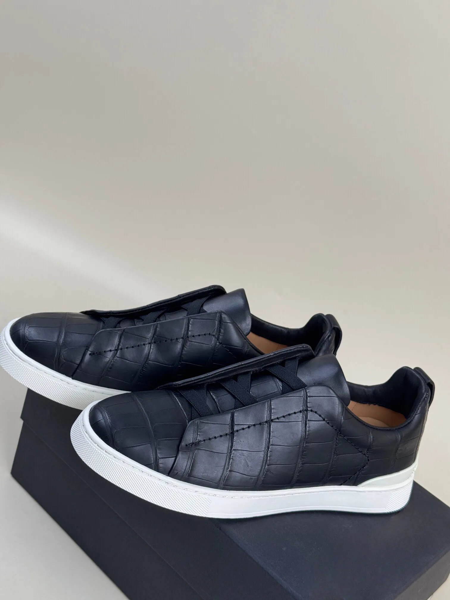 Book Fair Spring Air Crocodile Shoes Genuine Crocodile Skin Leather Sneakers Black