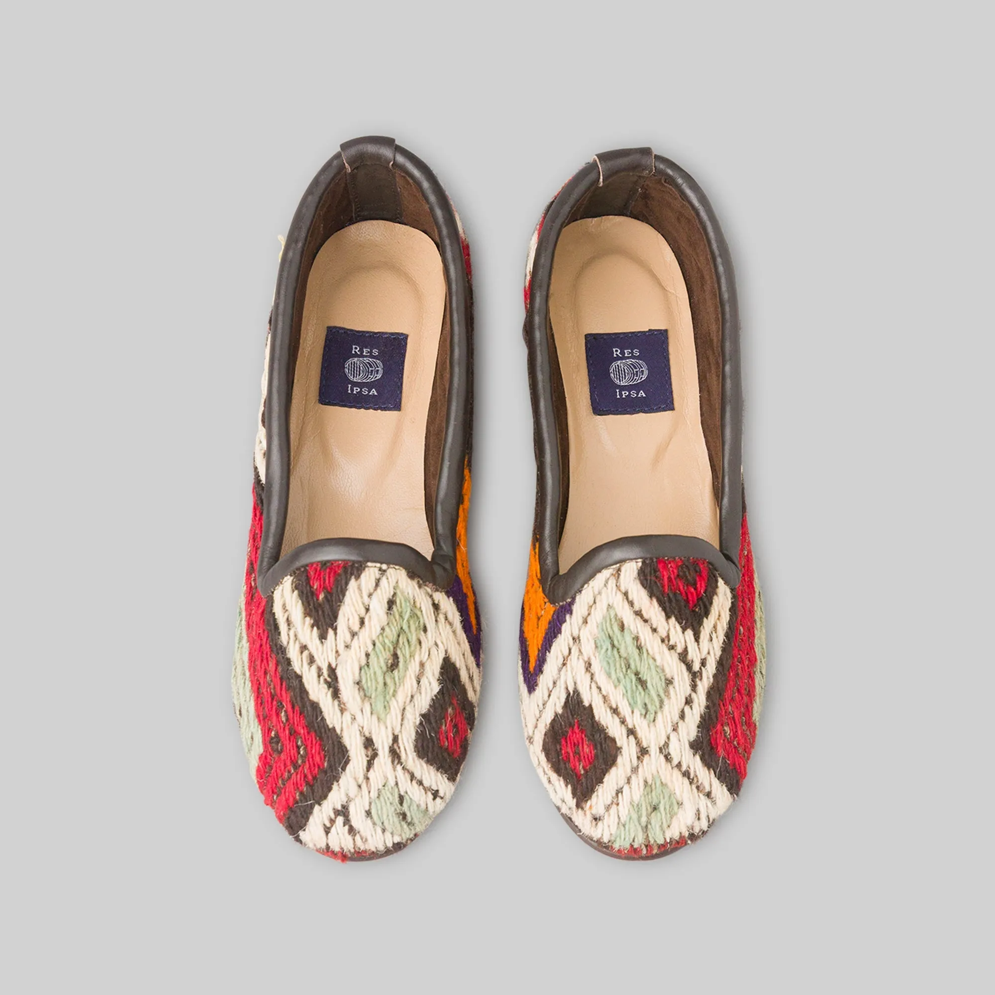 Women's Kilim Loafer Size 6 Roomy Toe Box