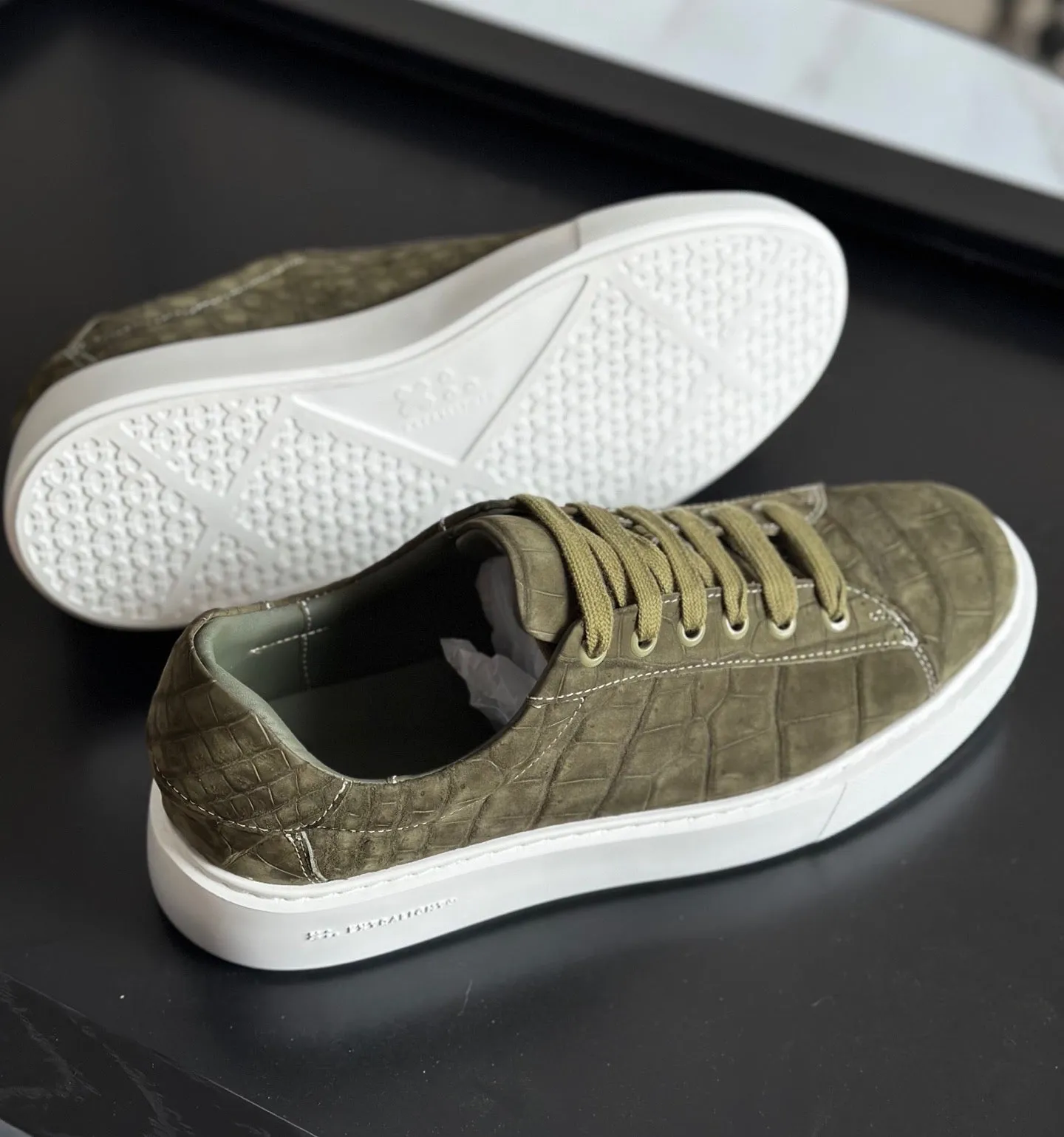 Crocodile Sneakers , Nubuck Genuine Crocodile Leather Sneakers green Rural View