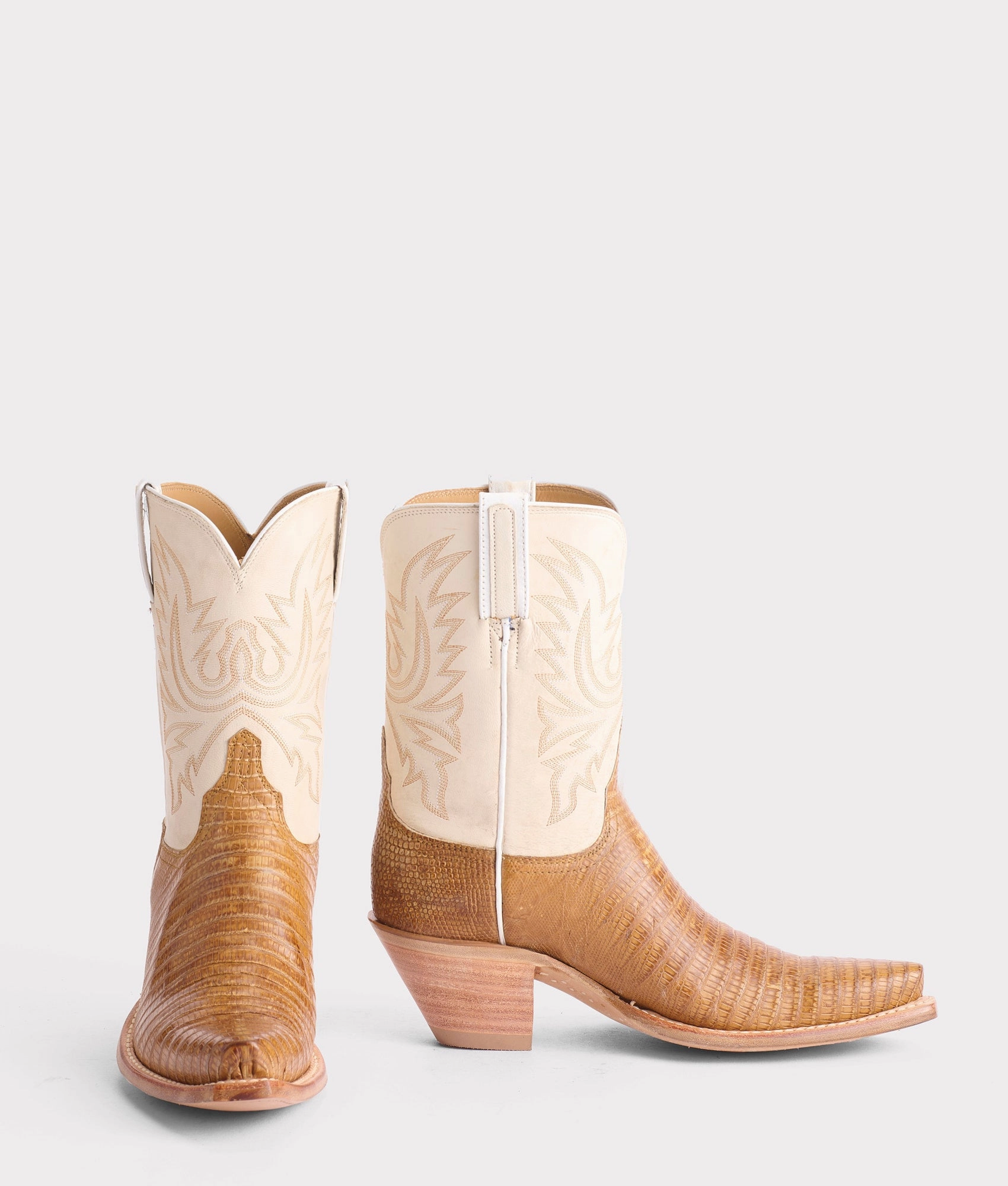 Dale Exotic :: Tan High Traction Trail Runner