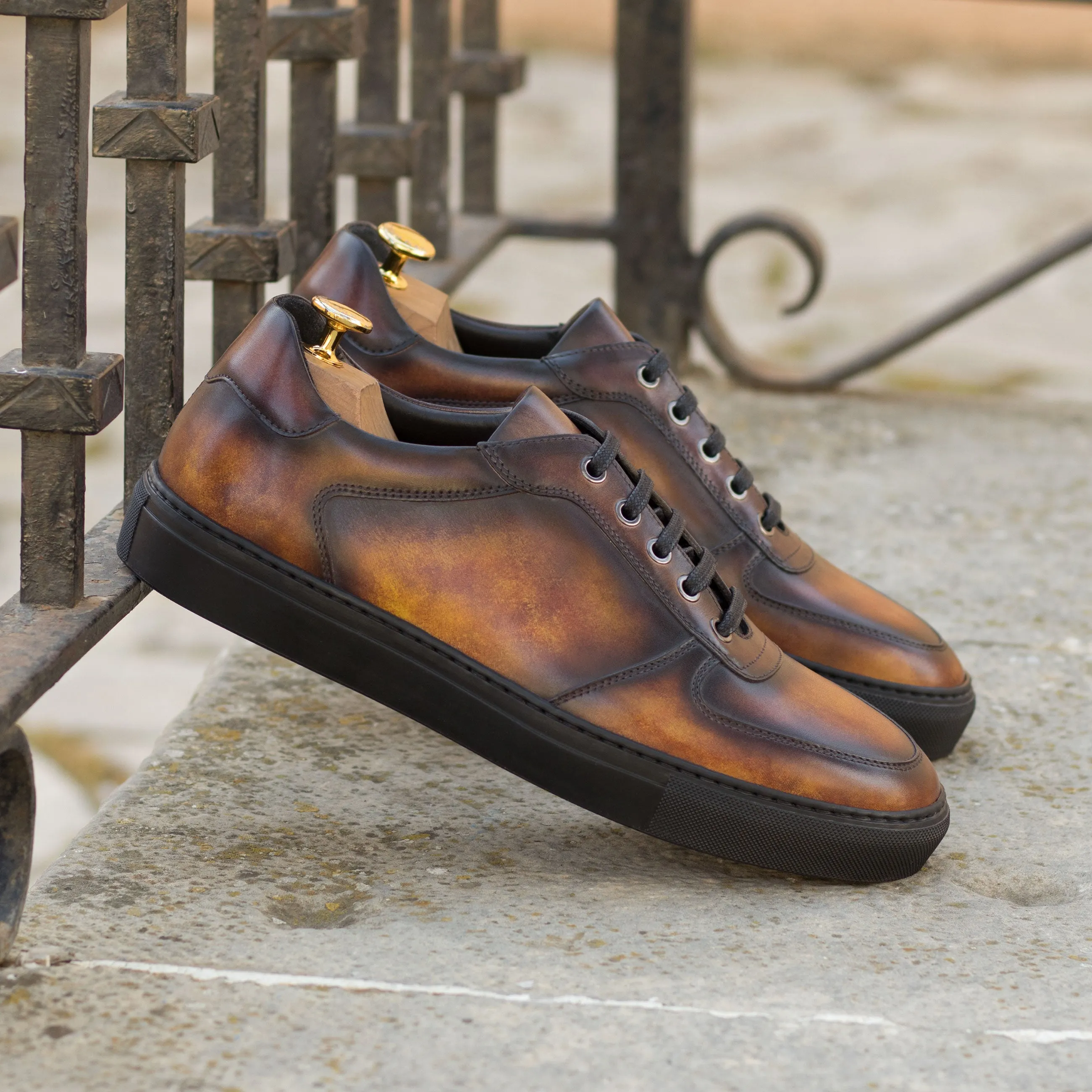oval track running option Brown Patina Leather Low-Top Sneakers