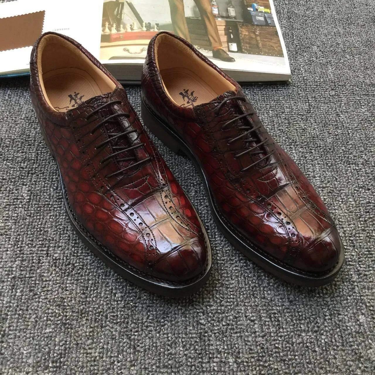 Crocodile Shoes Genuine Crocodile Belly Leather Mens Retro Toe Cap Brogues Shoes Bus stop