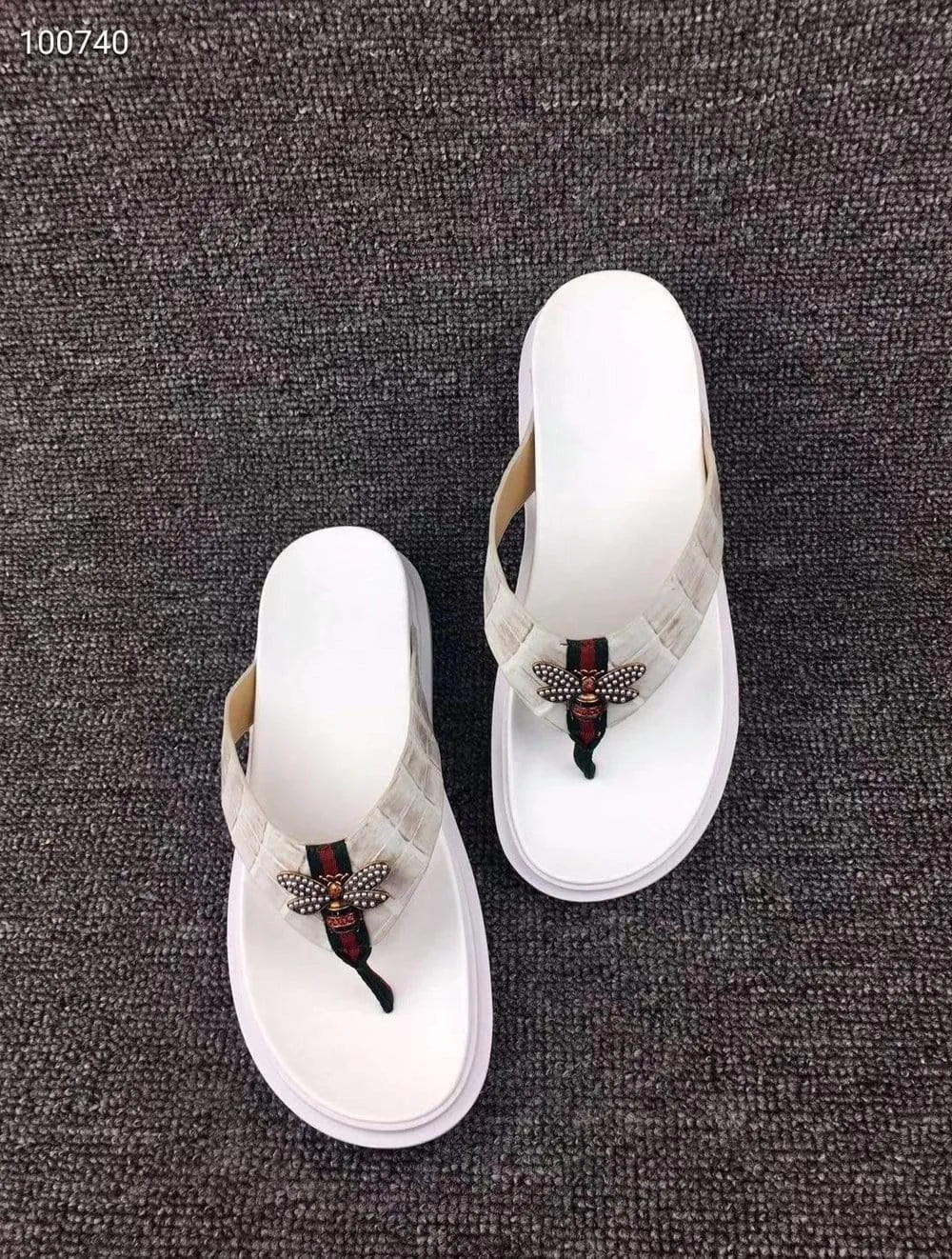 simple design Slip-On Style Crocodile Shoes Crocodile Leather Slippers With Bee