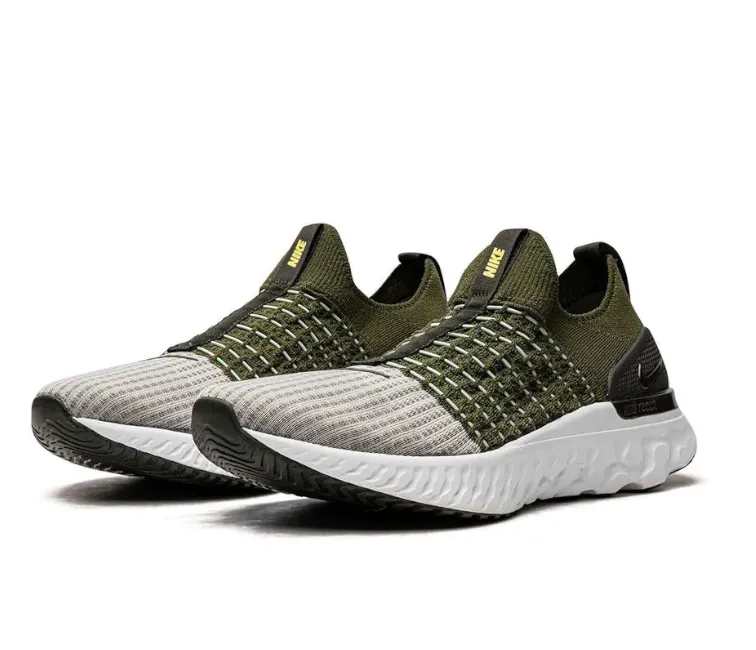 running with a smooth outsole speed ropes Men's Nike React Phantom Run FK 2 (Rough Green)