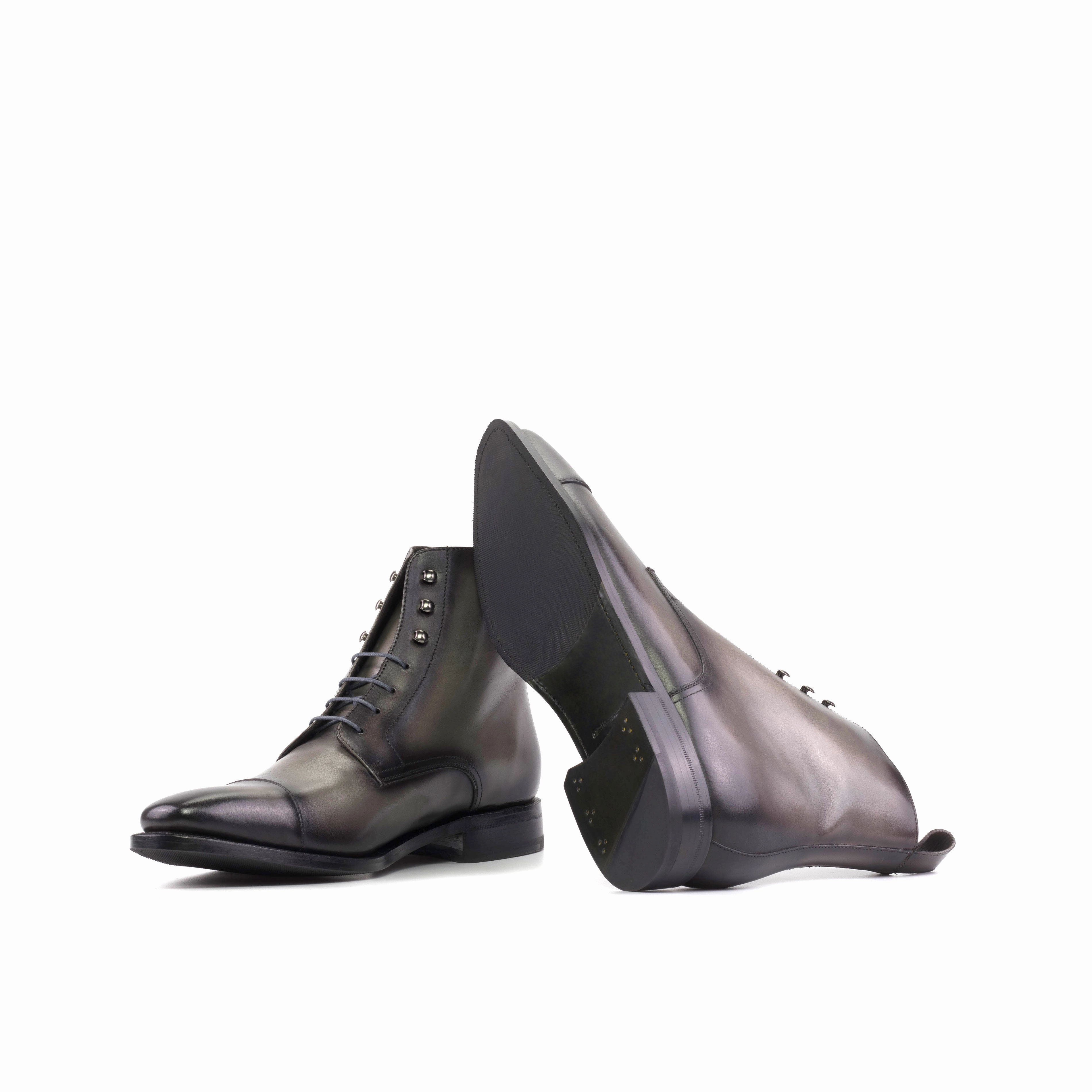 Supportive sole Grey Cap Toe Jumper Boots