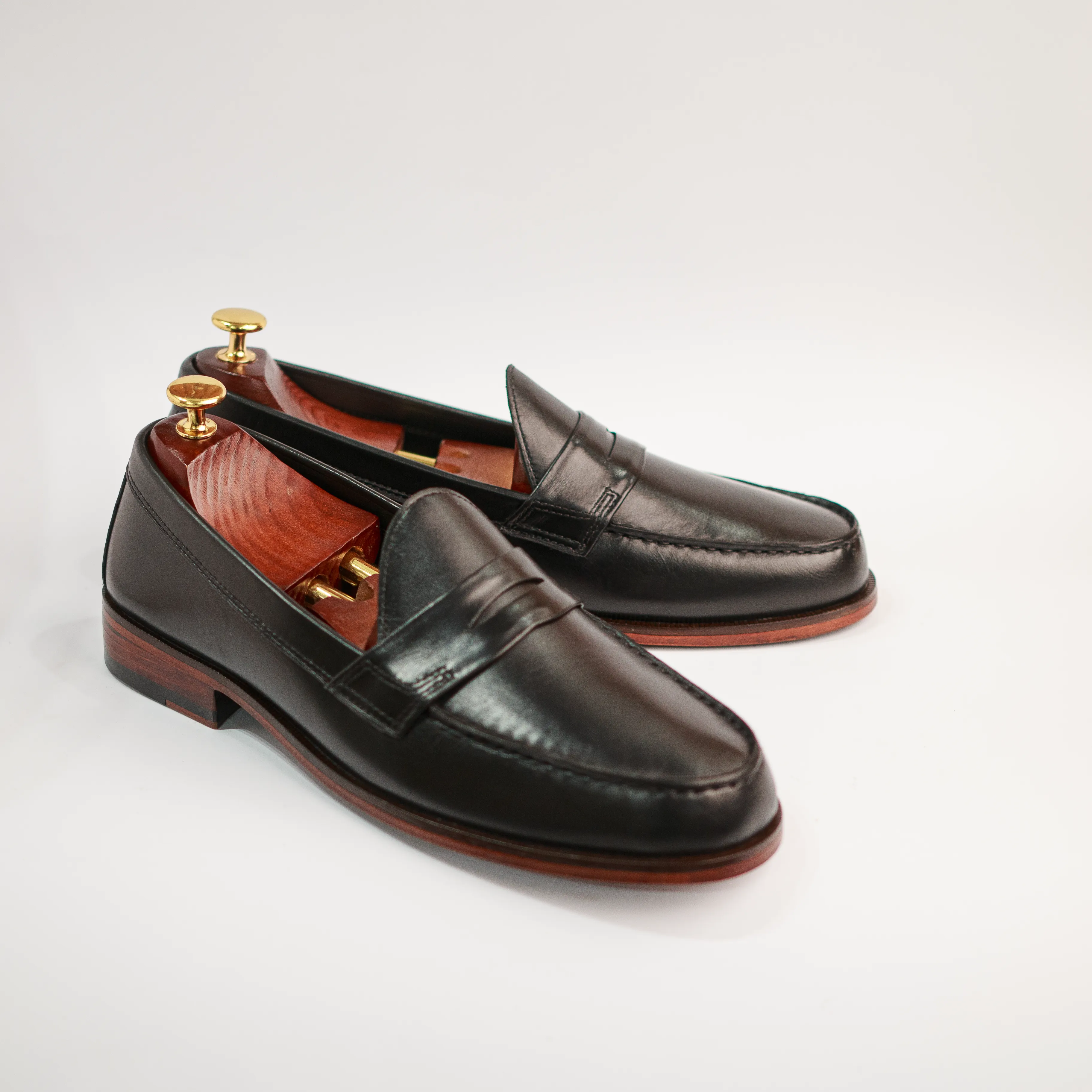 Aristo - Black Sleek Design Style Enthusiast