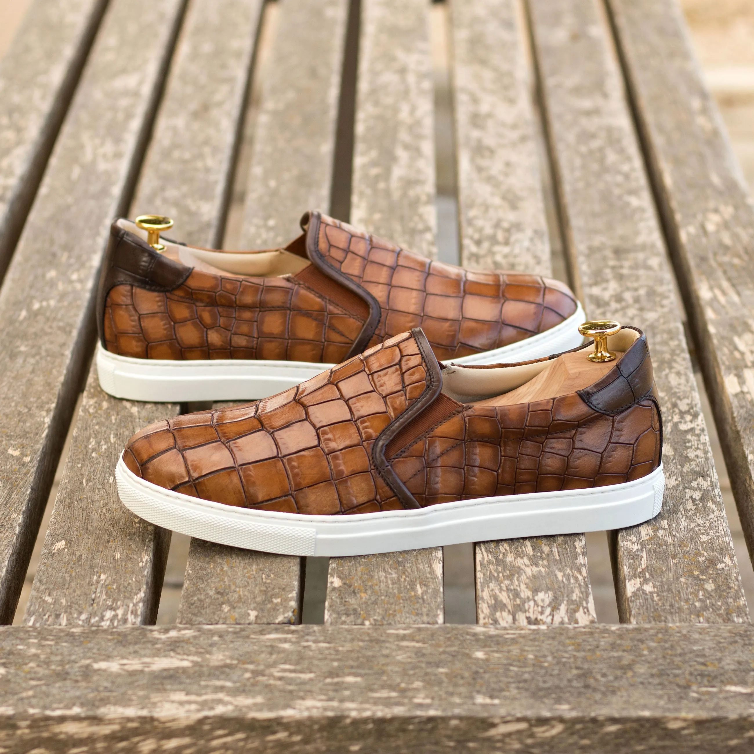Med & Dark Brown Croco Slip-On Sneakers Ankle Collar Padding Light Travel