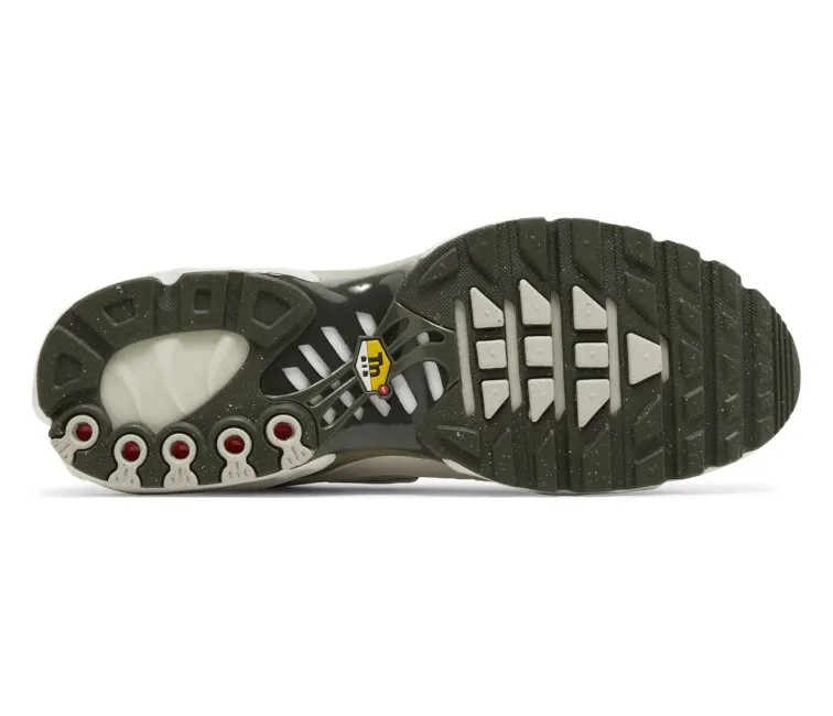 beginner running shoes Men's Nike Air Max Plus TN (Olive)