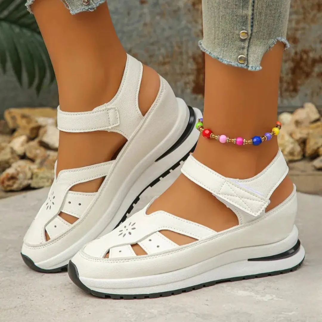 Active Outdoor Shoes Everyday Footwear Lira Cut-Out Velcro Sandals