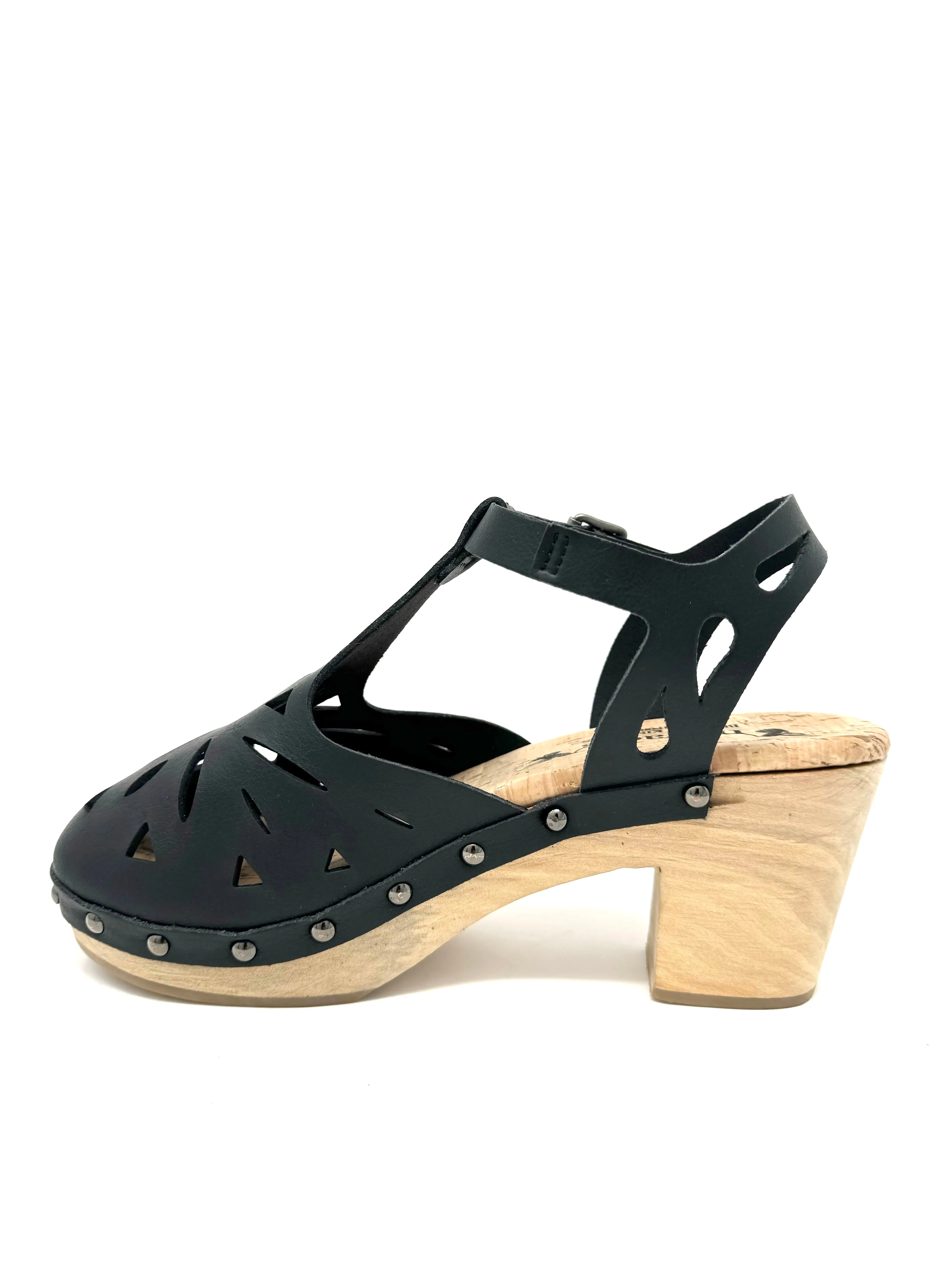 Esther Clog in Black from Novacas Street Casual