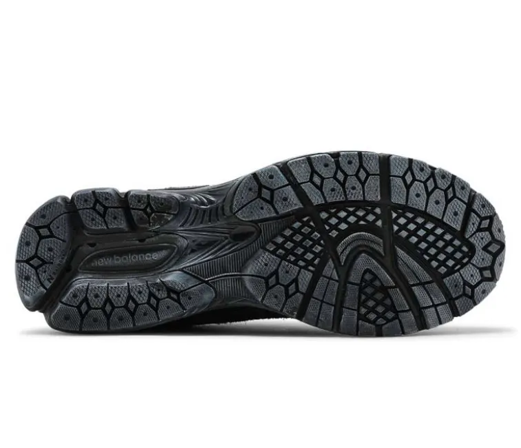 Men's New Balance 2002R Protection Pack (Phantom) MoldedInsole Gravel Terrain