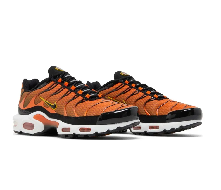 premium - quality running in a concrete bridge area shoes Mens Nike Air Max Plus (Safety Orange)
