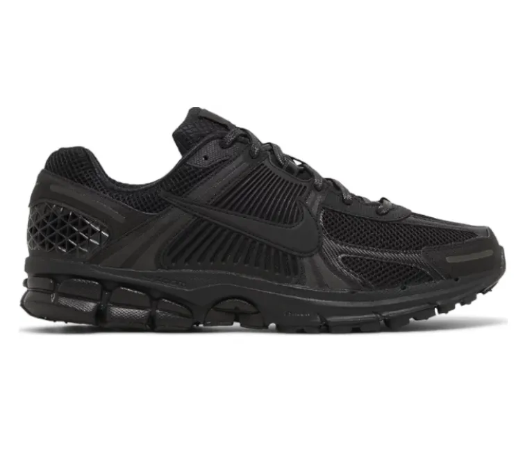short - distance shoes Men??s Nike Zoom Vomero 5 (Triple Black)