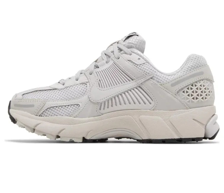 casual - walking shoes mass - produced Men??s Nike Zoom Vomero (White/Vast Grey)