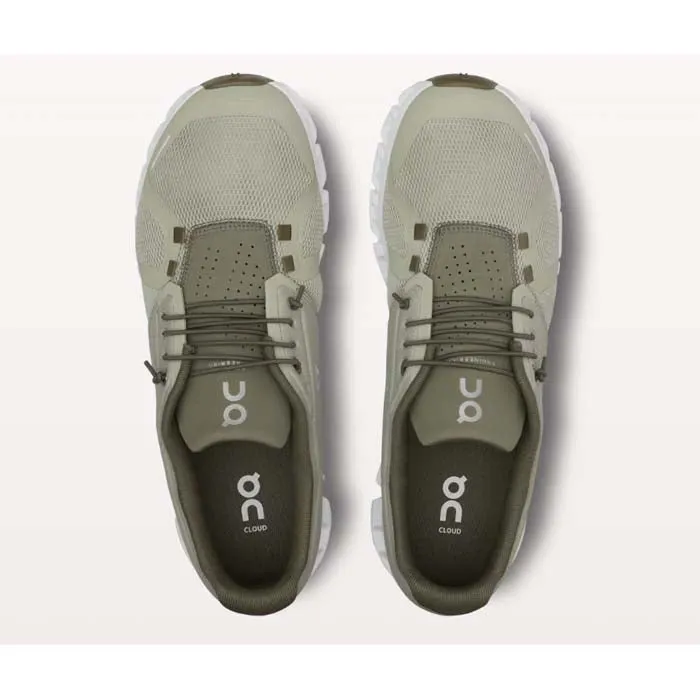 Mens On Running Cloud 5 in Chalk/Grove Energy return Soccer Field