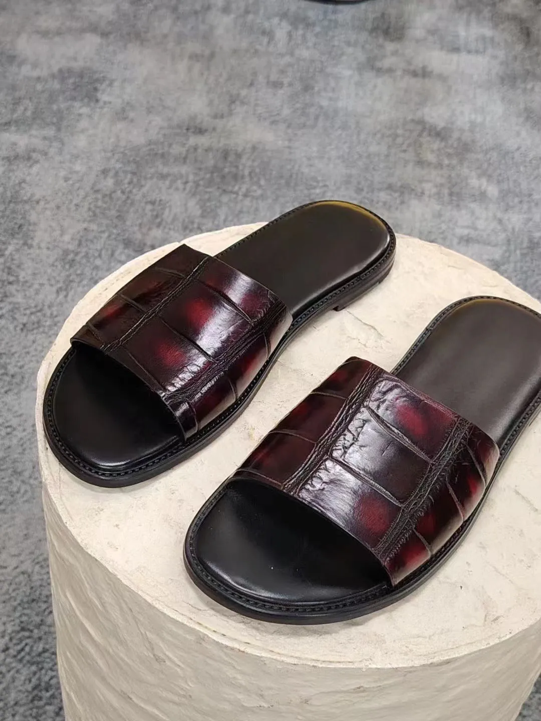 Men's Slipper , Vintage Crocodile Skin Leather Slipper Everyday Flats