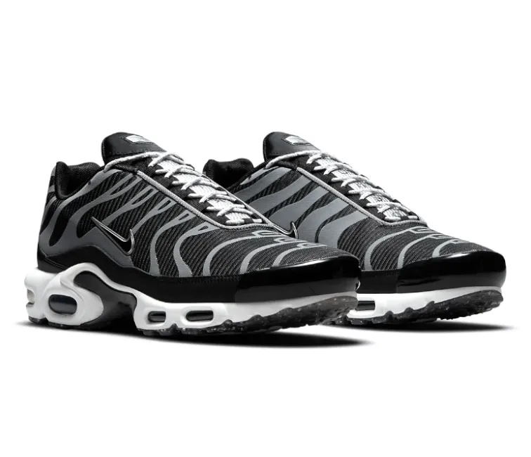 Men's Nike Air Max Plus TN (Black/Metallic Silver) OdorResistant weekend - runner