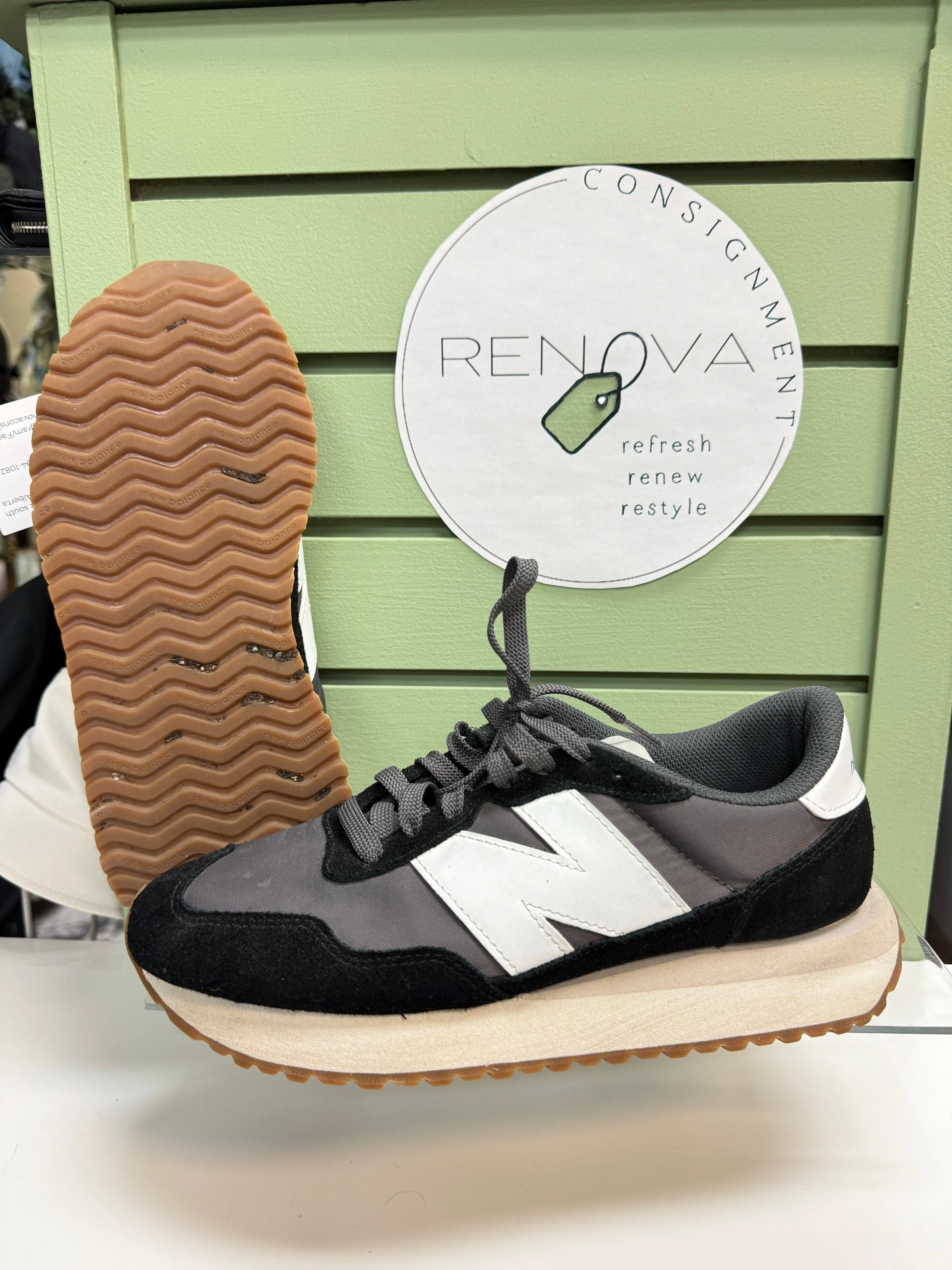 All-Day Wear running in the city New Balance 237V1 Sneakers (Mens 7.5/Womens 9)