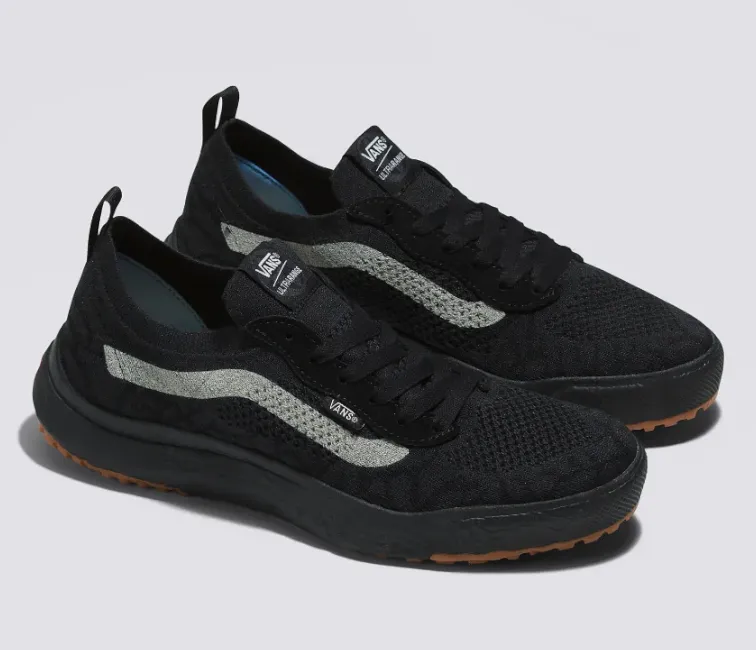 easy - to - carry Vans UltraRange VR3 (Black/White)