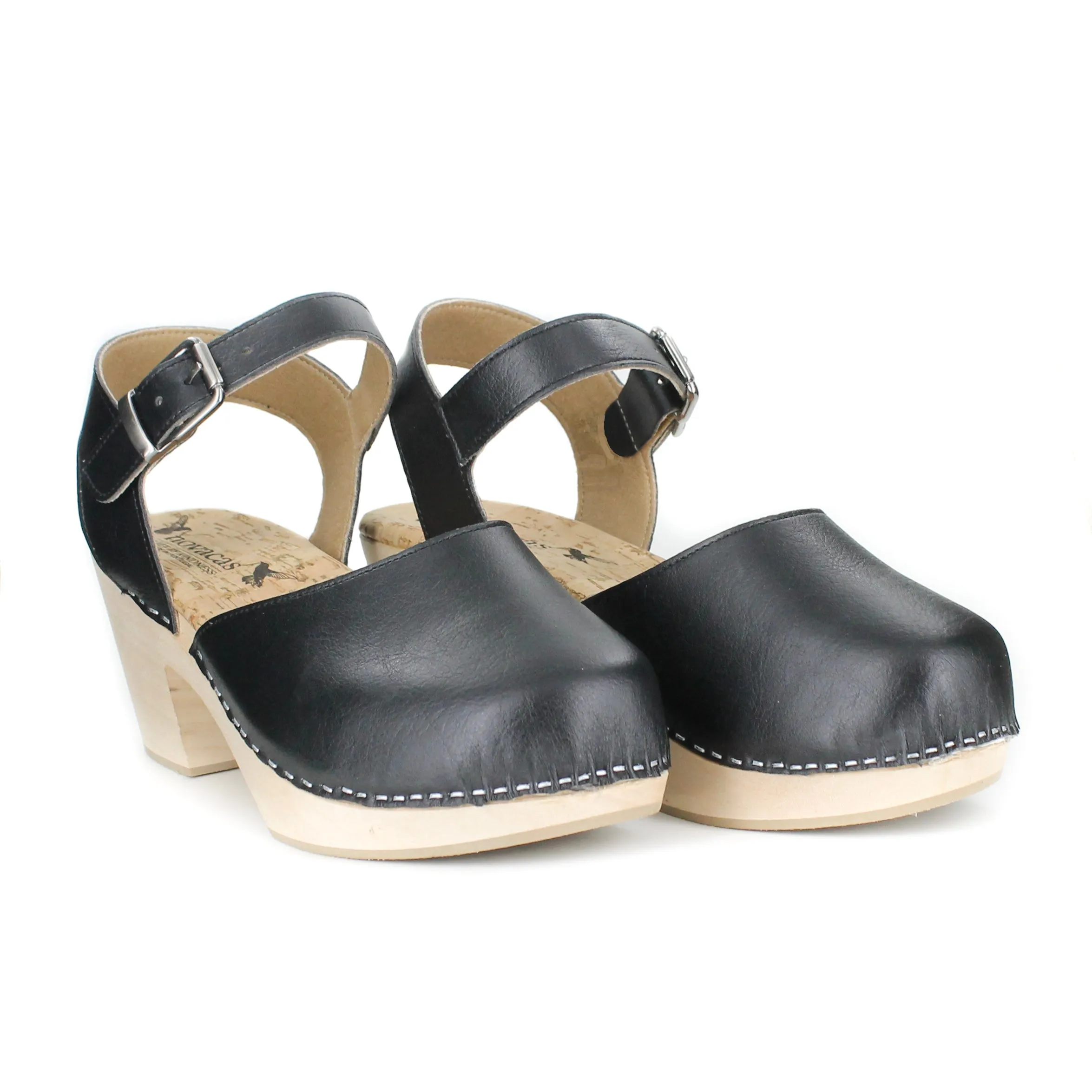 Flexible Outdoor Shoes Pepper Clog in Smooth Black from Novacas