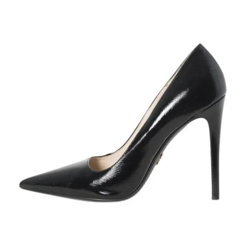 Prada Saffiano Pumps Ergonomic Travel Enthusiasts