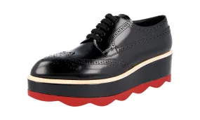 Prada Women's Black welt-sewn Leather Lace-up Shoes 1E935G Collector Edition Foot alignment