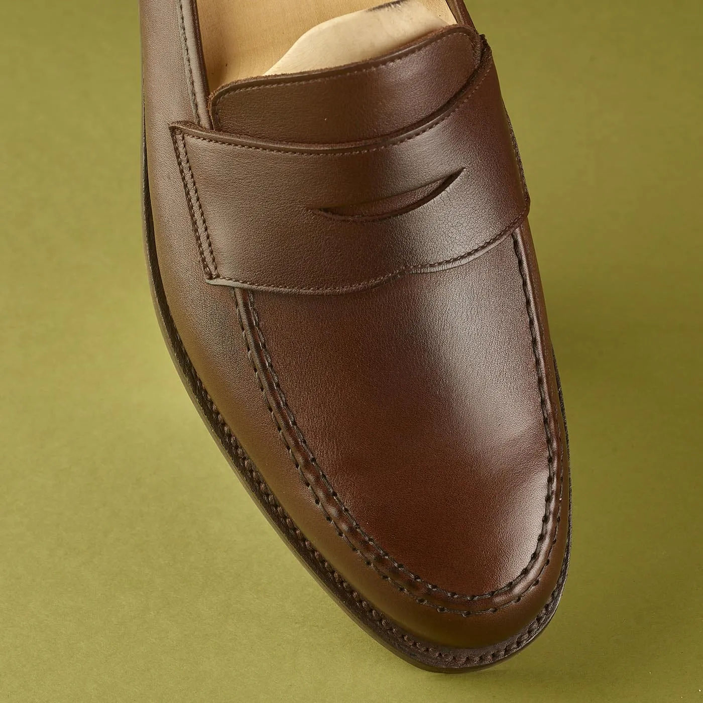 Fashionable Slim Profile Harvard 2 Dark Brown Milled Calf