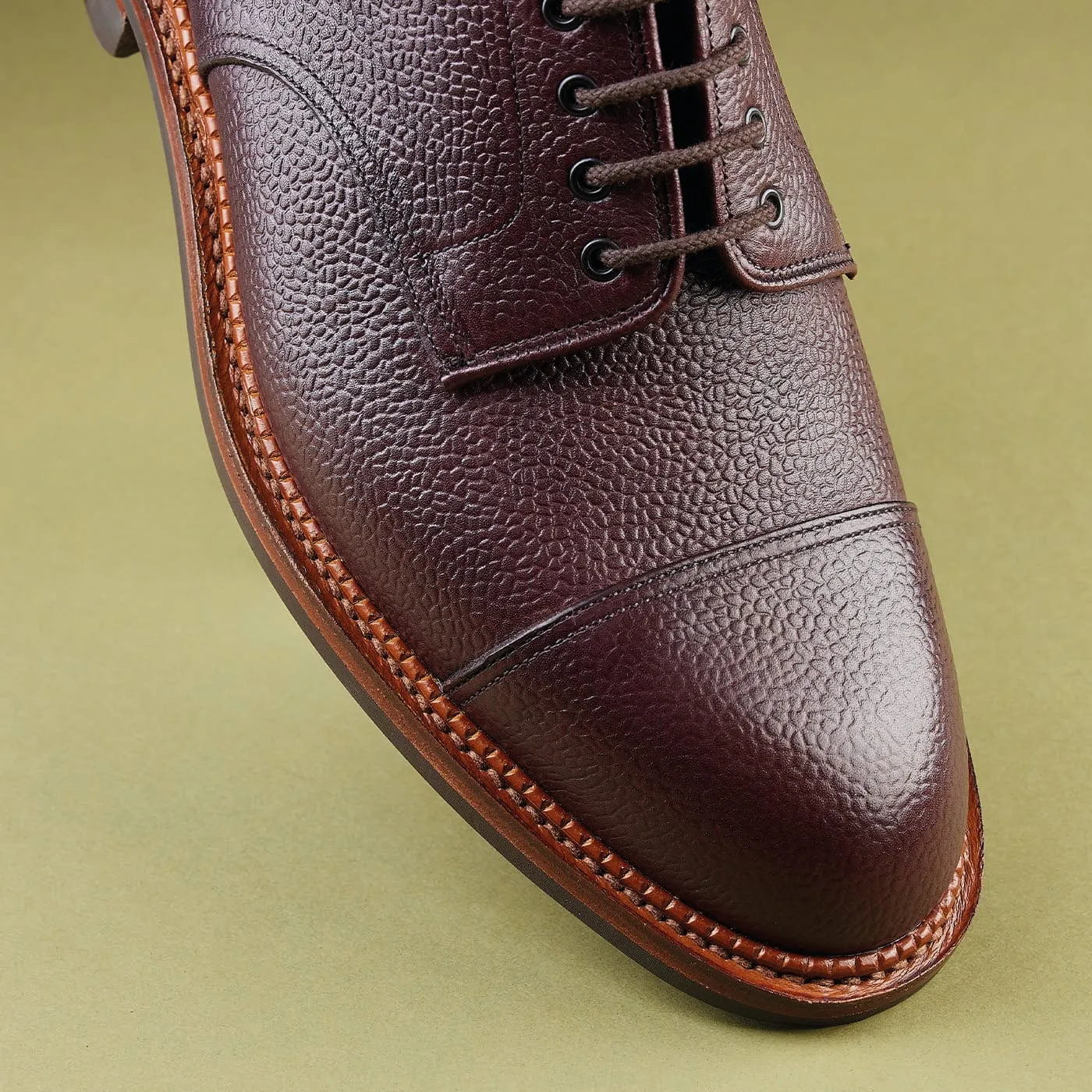 Weekend Style Subtle Match Sandhurst Oxblood Zug Grain