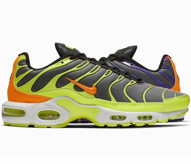 TractionPattern easy - to - clean insole shoes Men's Nike Air Max Plus TN Dark Colour Flip