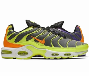 TractionPattern easy - to - clean insole shoes Men's Nike Air Max Plus TN Dark Colour Flip