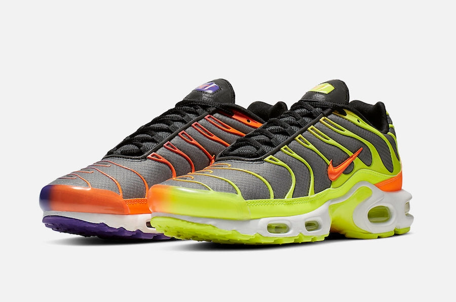 winter - resistant track - runner Men's Nike Air Max Plus TN Dark Colour Flip