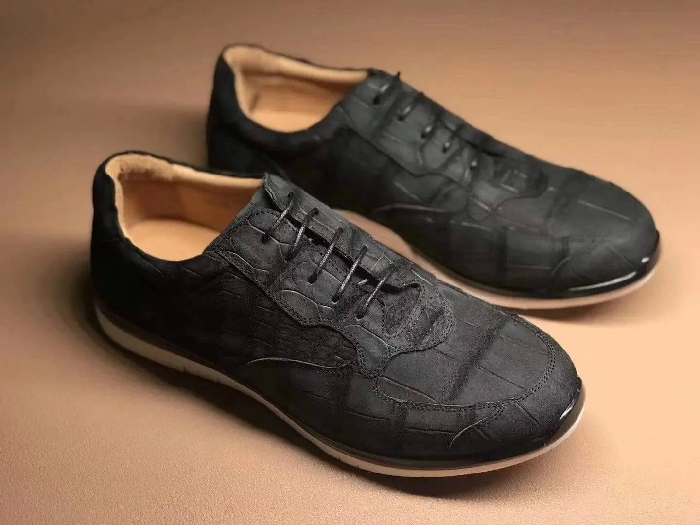 Celebrate Glow Cushioned Footbed Crocodile Shoes Running Classic Genuine Crocodile Leather Sneakers Sport Shoes