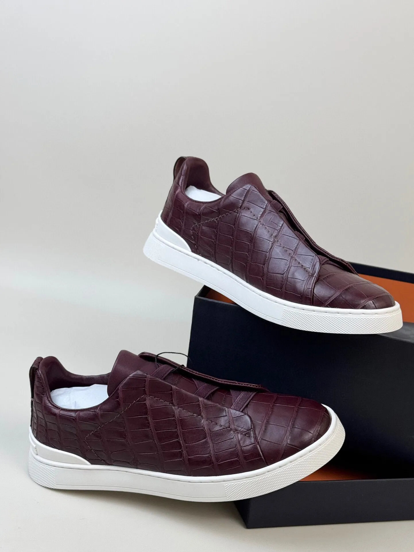 Bridge Step Supportive Cushion Crocodile Shoes ,Calfskin Leather Mid-Genuine Crocodile Skin Leather Sneakers Wine Red