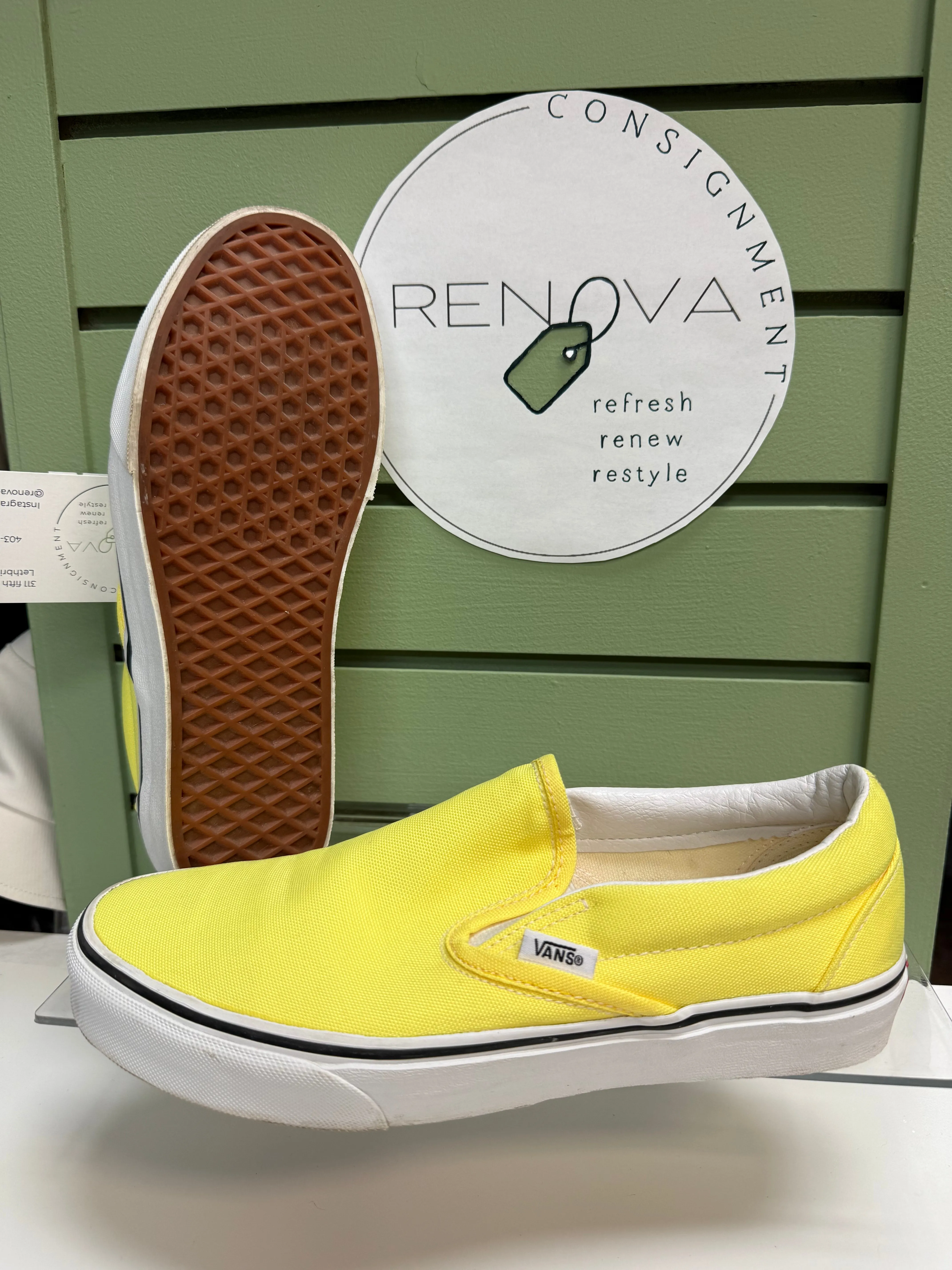 supportive insole Vans Classic Slip On Sneakers (Womens 9)