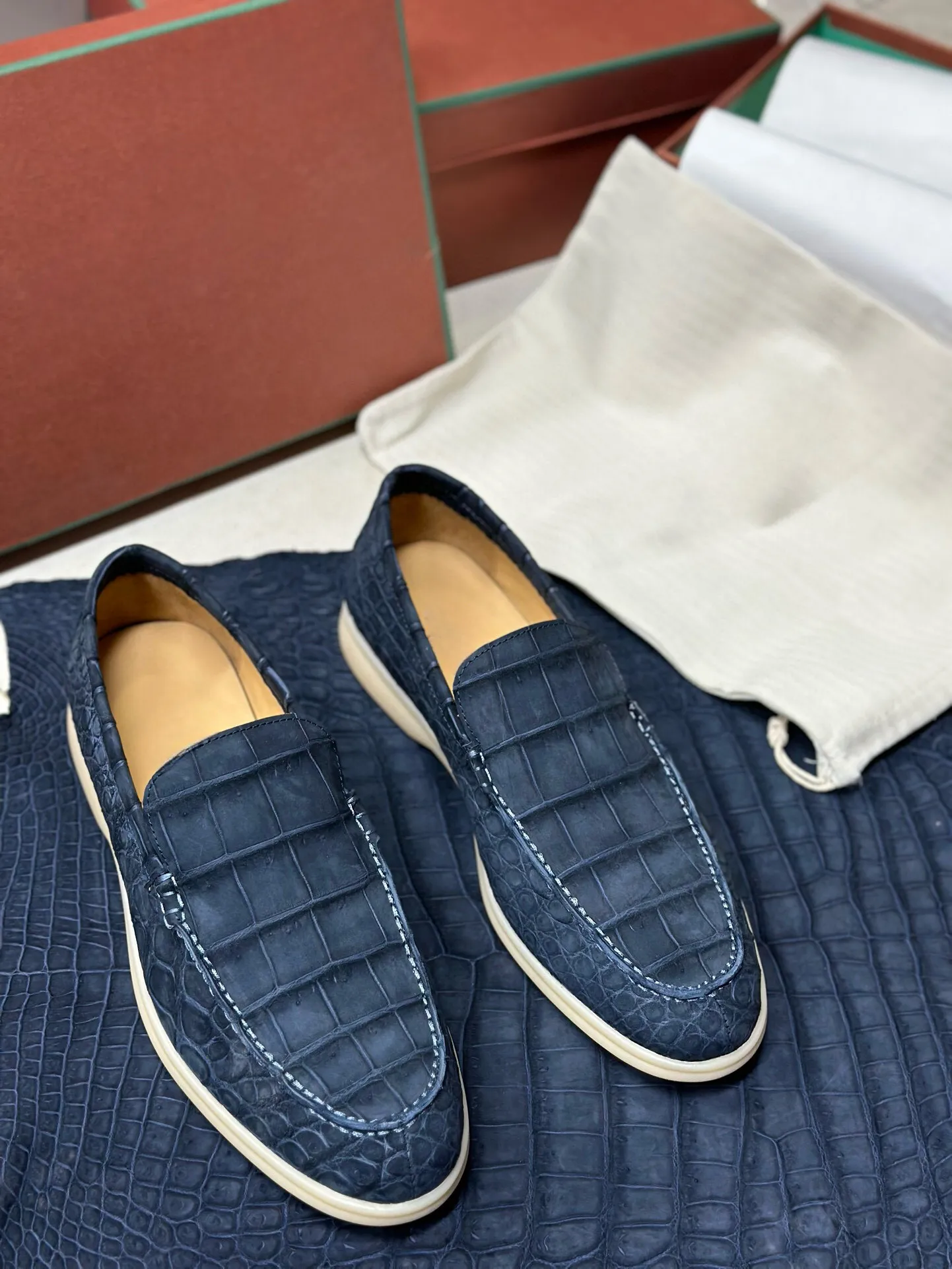 Trail Glow Hidden Alley Nubuck Crocodile Shoes Men's Crocodile Leather Loafers Slip-On Dress Shoes Very Comfortable