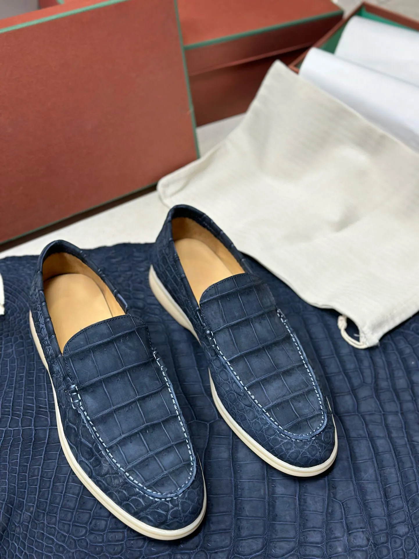 Peak Mood Chic Cushion Nubuck Crocodile Shoes Men's Crocodile Leather Loafers Slip-On Dress Shoes Very Comfortable