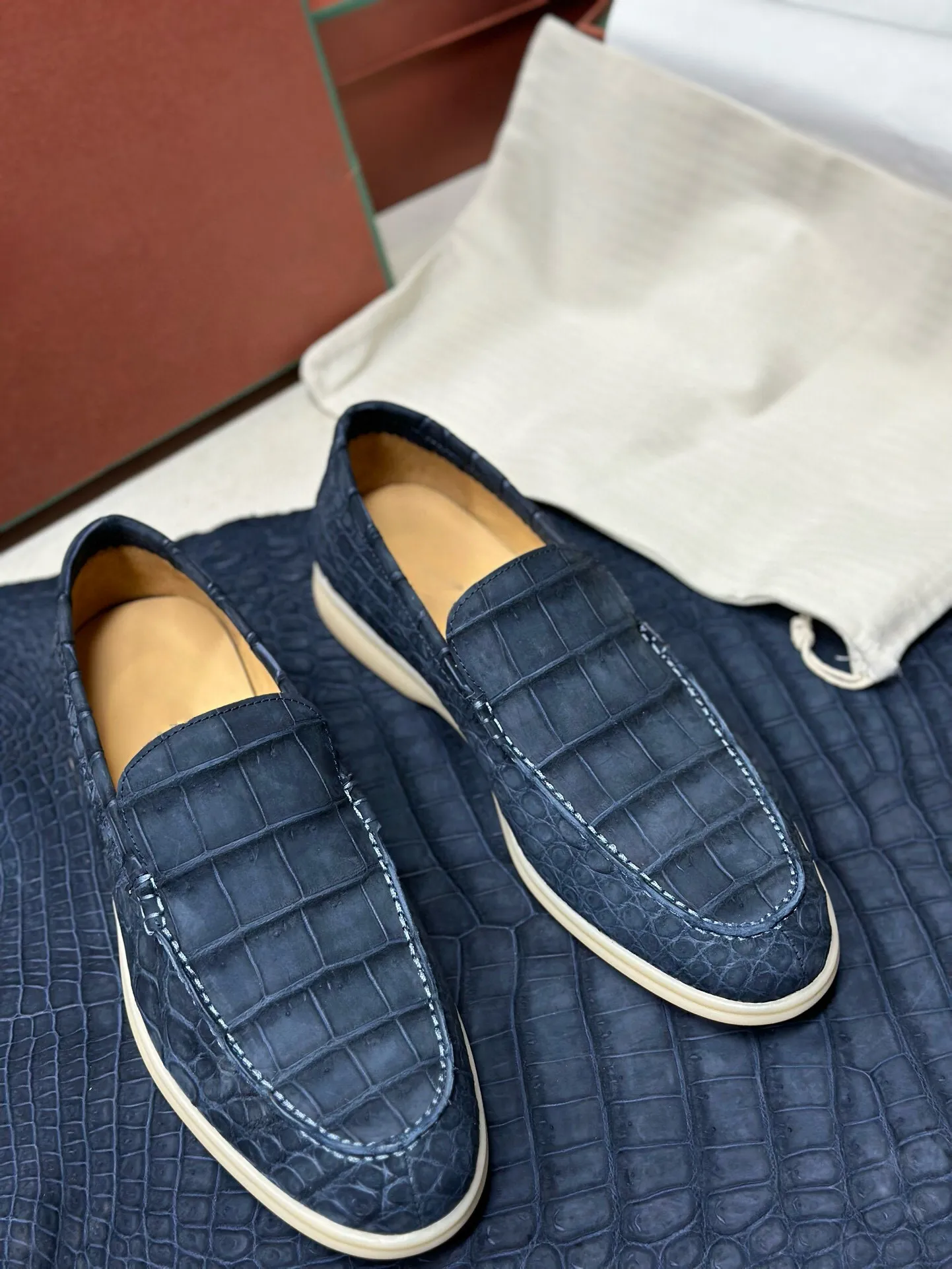 Nubuck Crocodile Shoes Men's Crocodile Leather Loafers Slip-On Dress Shoes Very Comfortable Durable Quality