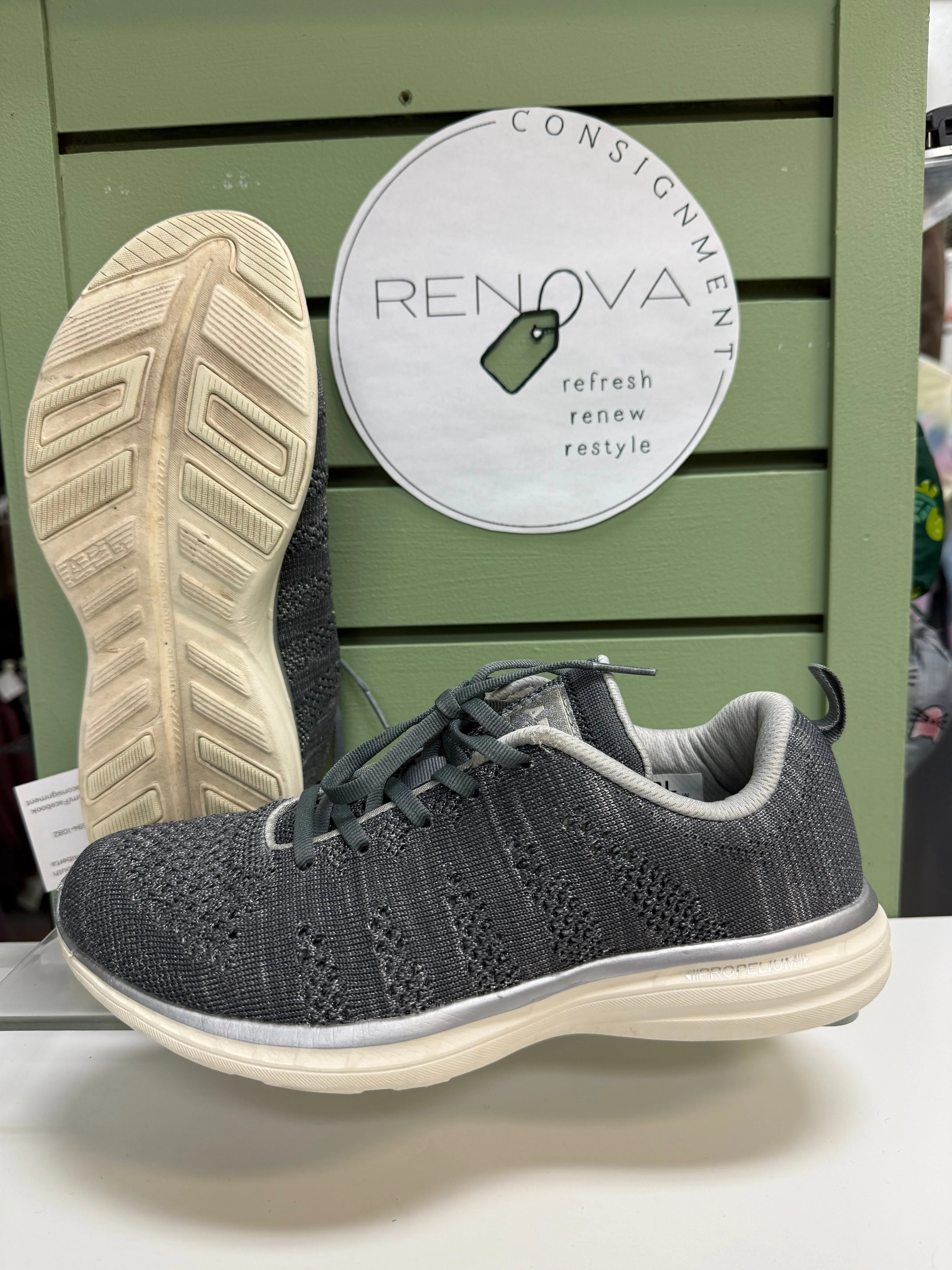 APL Techloom Pro Runners (Womens 9) non-slip