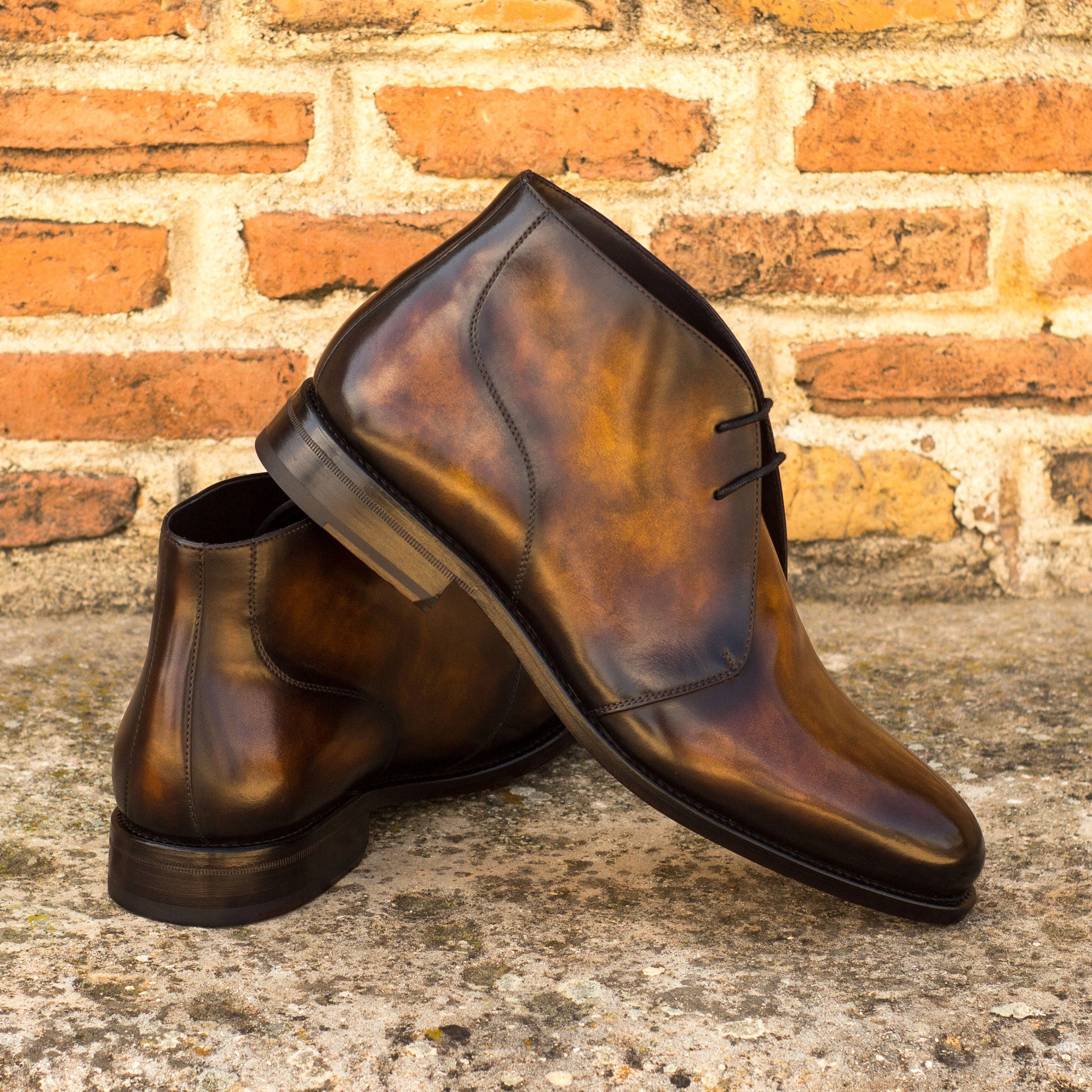 Minimal Look Tobacco Museum Patina Chukka Boots