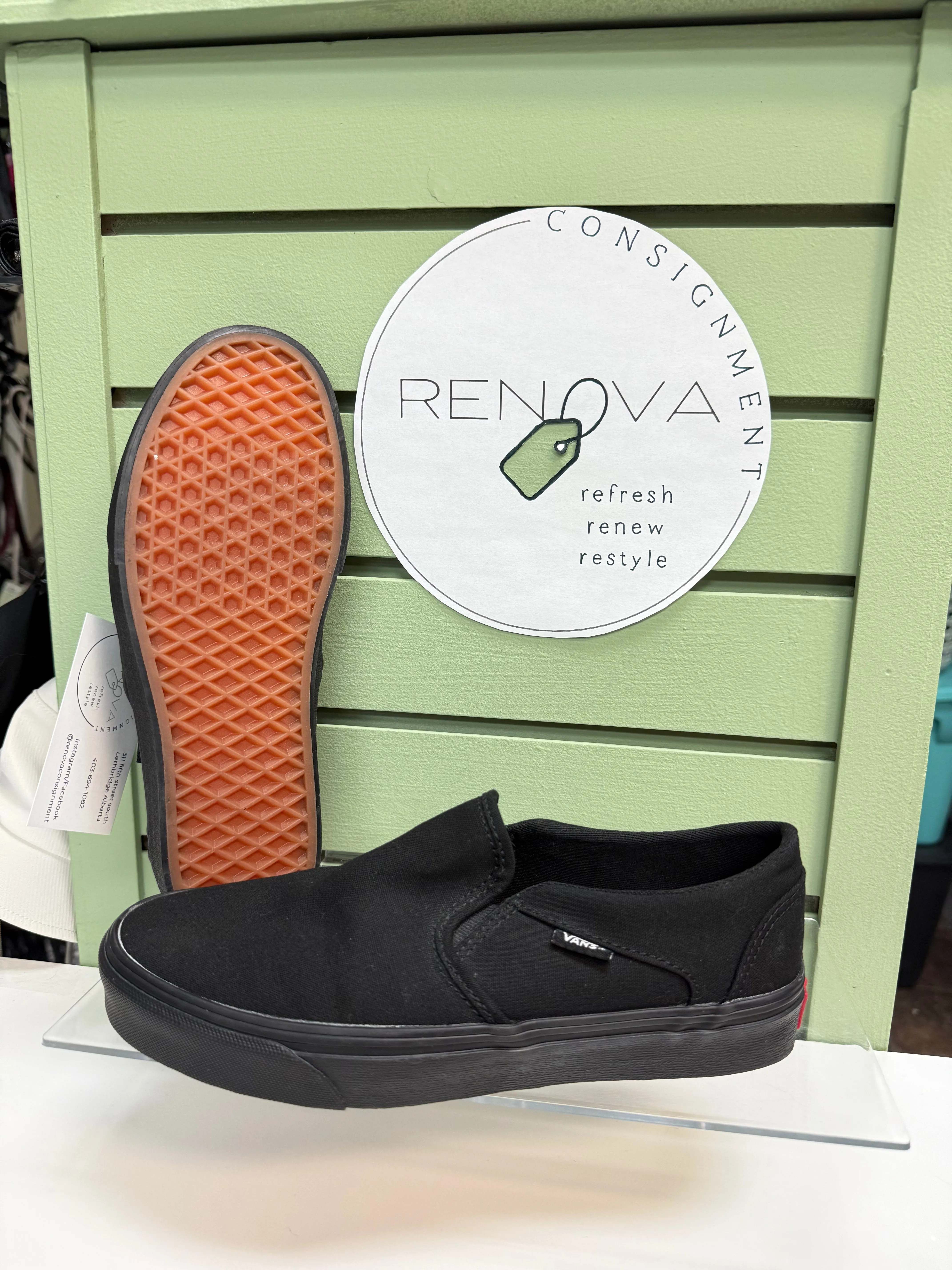 stability equipment Vans Classic Slip On Sneakers (Womens 8)