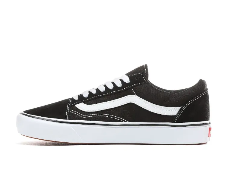 Vans Unisex Comfycush Old Skool (Black/White) lightweight sneakers Solid - colored