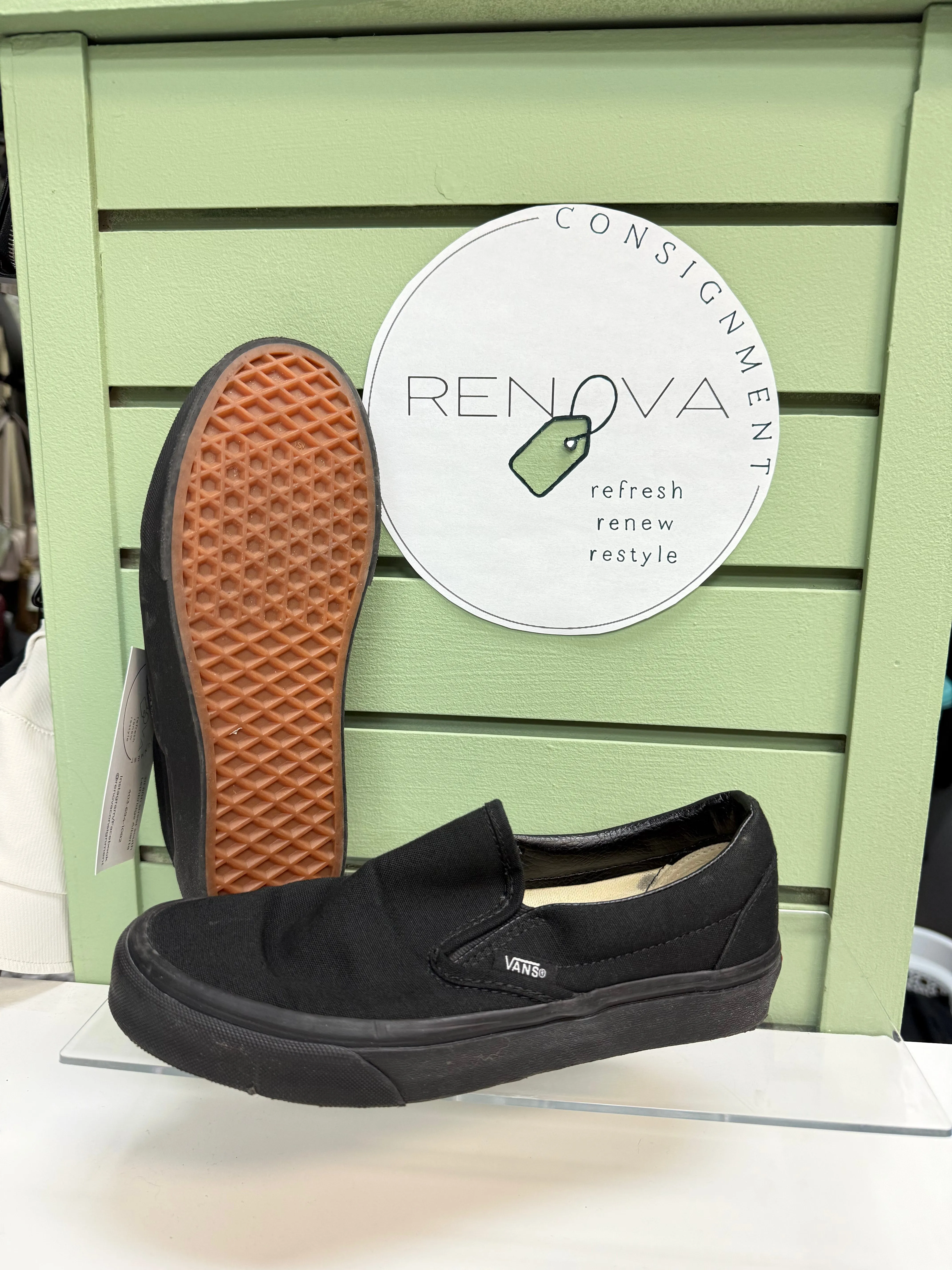 Vans Classic Slip On Sneakers (Womens 7) motion control running shoes